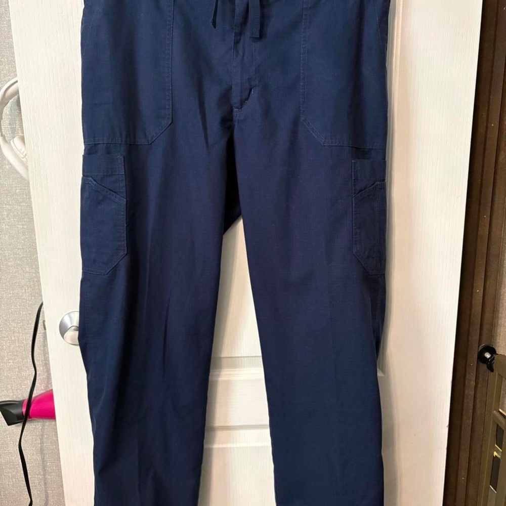 Carhartt navy blue cargo pants 30” inseam, drawstring cargo. #workwear #utility